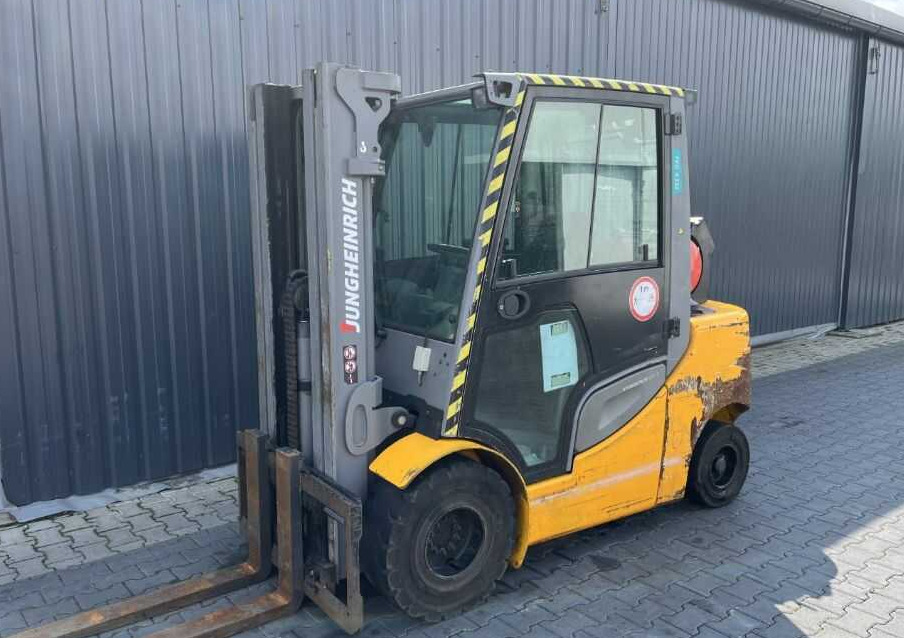 Jungheinrich TFG435s - Gázüzemű targonca: 1 kép. Jungheinrich TFG435s - Gázüzemű targonca: 1 kép.