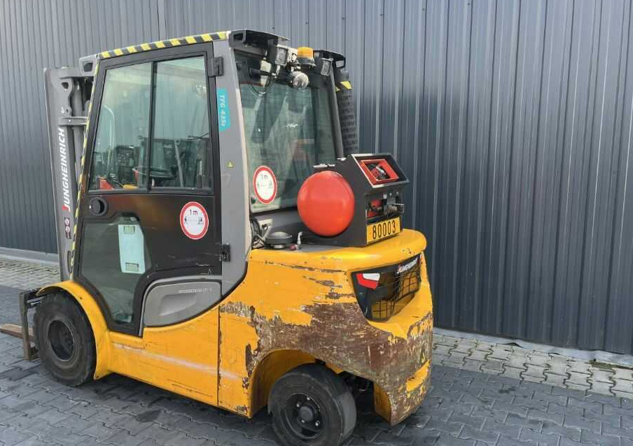 Jungheinrich TFG435s - Gázüzemű targonca: 3 kép. Jungheinrich TFG435s - Gázüzemű targonca: 3 kép.
