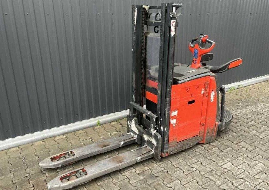 Linde D10AP - Emelőtargoncá: 1 kép. Linde D10AP - Emelőtargoncá: 1 kép.