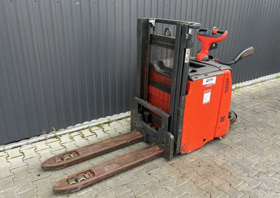 Linde D12AP - Emelőtargoncá: 1 kép. Linde D12AP - Emelőtargoncá: 1 kép.