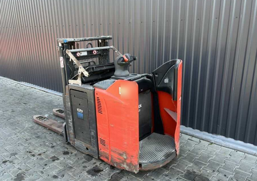 Linde D12HPSP - Emelőtargoncá: 3 kép. Linde D12HPSP - Emelőtargoncá: 3 kép.