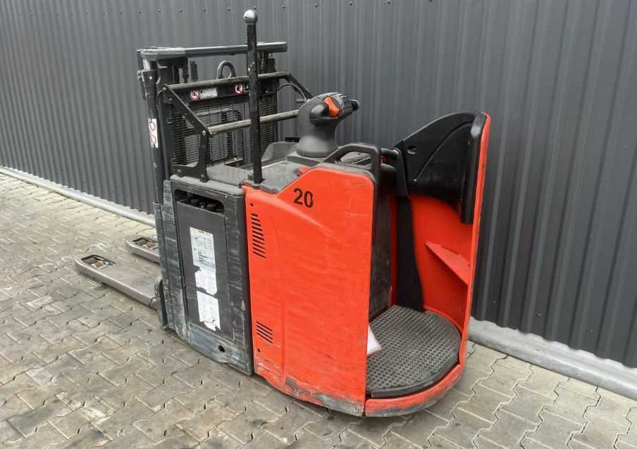 Linde D12SPHP - Emelőtargoncá: 3 kép. Linde D12SPHP - Emelőtargoncá: 3 kép.