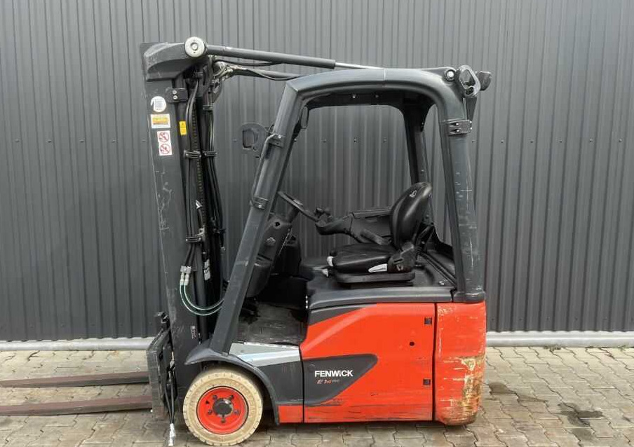 Linde E14-02 - Elektromos targonca: 2 kép. Linde E14-02 - Elektromos targonca: 2 kép.