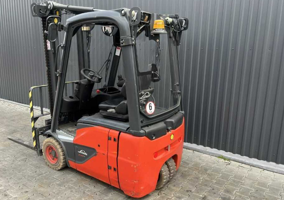 Linde E14-02 - Elektromos targonca: 3 kép. Linde E14-02 - Elektromos targonca: 3 kép.