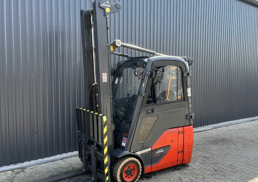 Linde E15-02 - Elektromos targonca: 1 kép. Linde E15-02 - Elektromos targonca: 1 kép.
