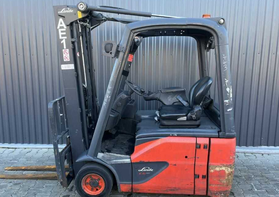 Linde E16-02 - Elektromos targonca: 2 kép. Linde E16-02 - Elektromos targonca: 2 kép.