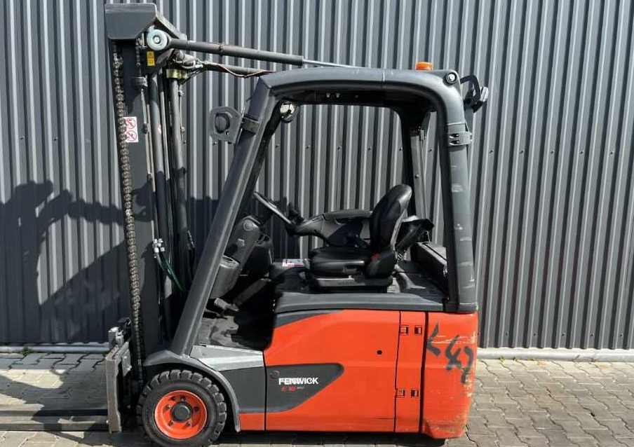 Linde E16-02 - Elektromos targonca: 2 kép. Linde E16-02 - Elektromos targonca: 2 kép.