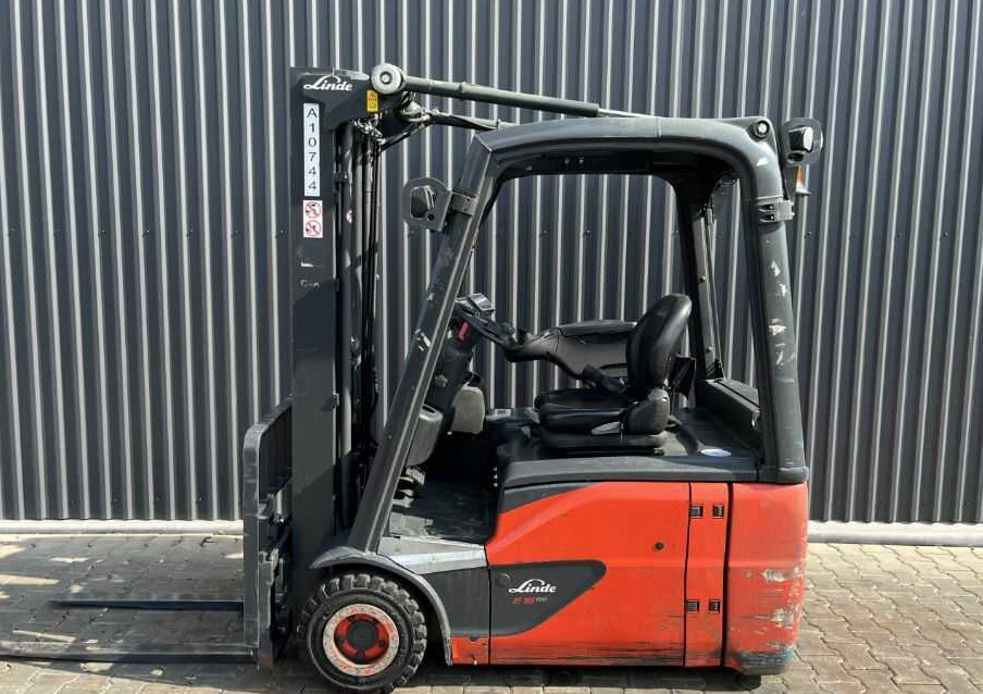 Linde E16-02 - Elektromos targonca: 2 kép. Linde E16-02 - Elektromos targonca: 2 kép.