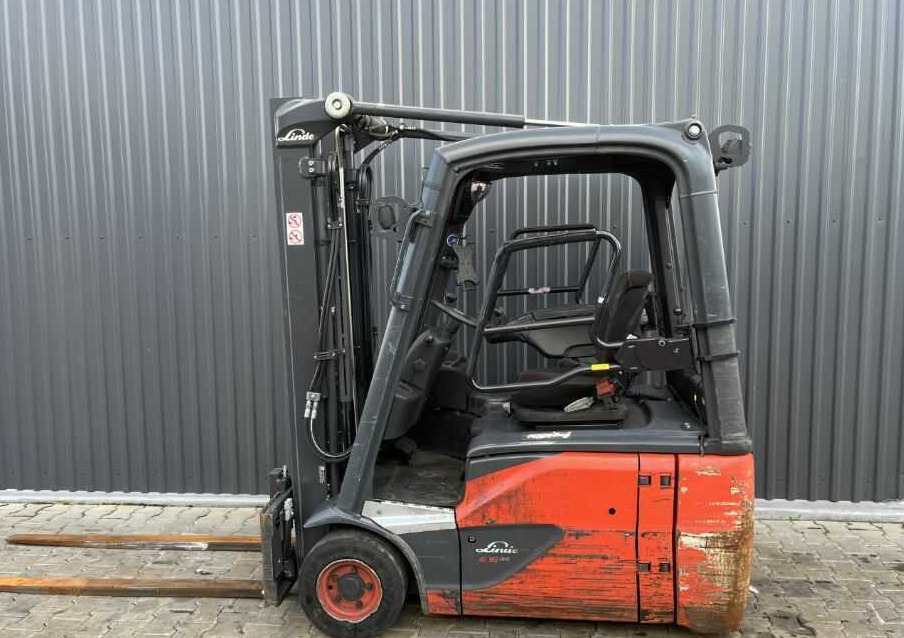 Linde E16-02 - Elektromos targonca: 2 kép. Linde E16-02 - Elektromos targonca: 2 kép.