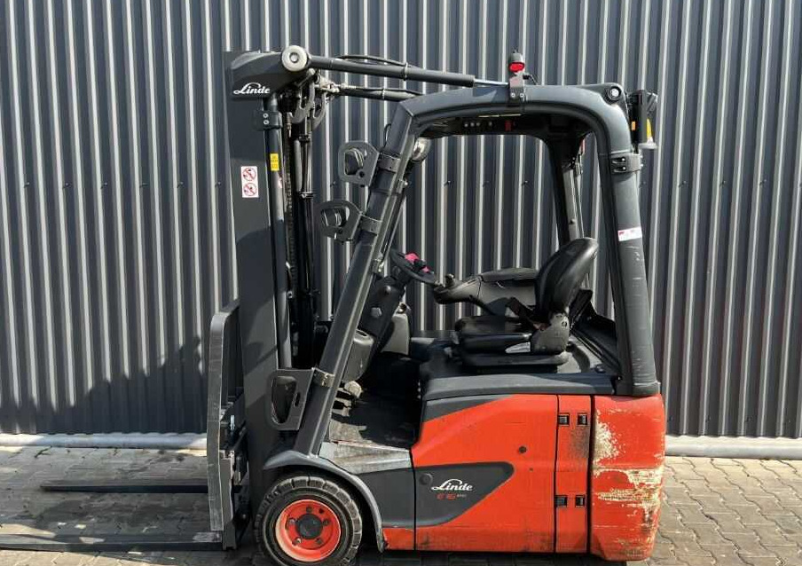 Linde E16C-02 - Elektromos targonca: 2 kép. Linde E16C-02 - Elektromos targonca: 2 kép.