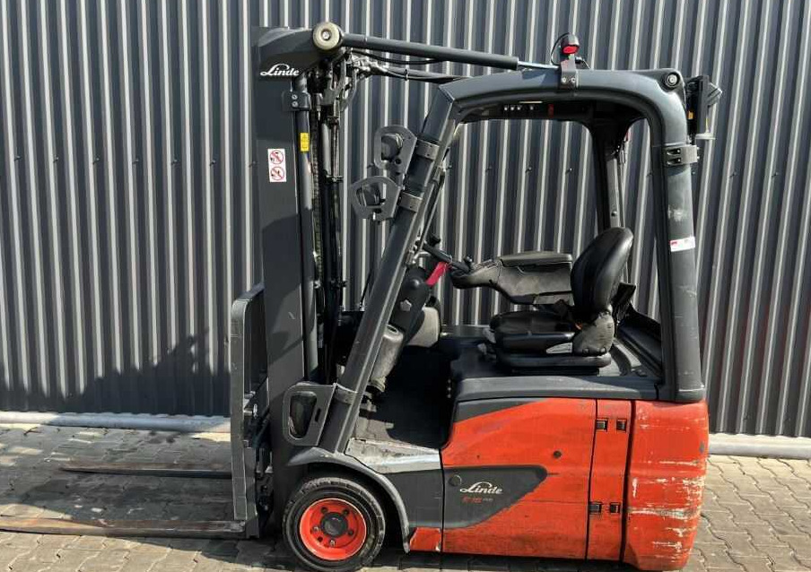 Linde E16C-02 - Elektromos targonca: 2 kép. Linde E16C-02 - Elektromos targonca: 2 kép.