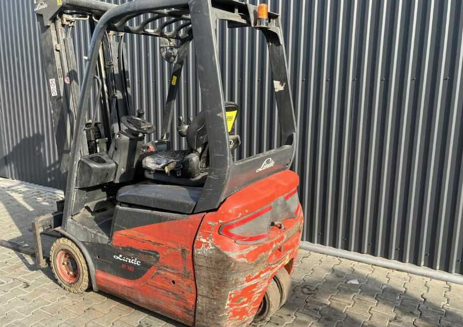 Linde E16C - Elektromos targonca: 3 kép. Linde E16C - Elektromos targonca: 3 kép.