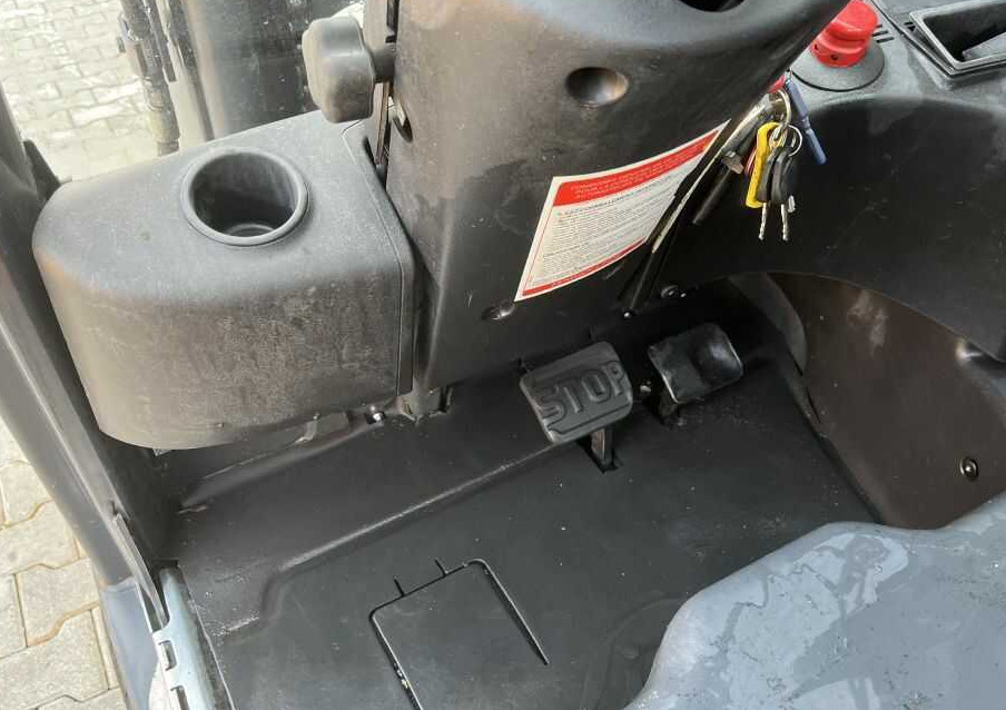 Elektromos targonca Linde E16P-02: 8 kép. Elektromos targonca Linde E16P-02: 8 kép.