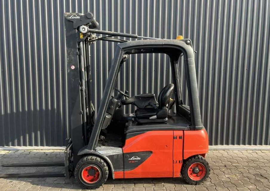 Linde E16P-02 - Elektromos targonca: 2 kép. Linde E16P-02 - Elektromos targonca: 2 kép.
