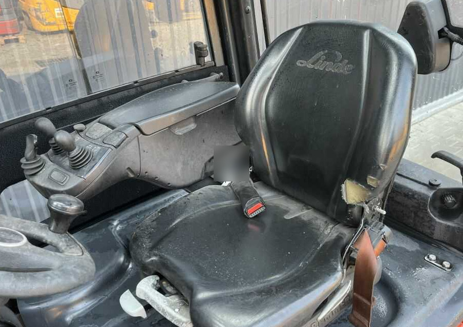 Elektromos targonca Linde E16P-02: 7 kép. Elektromos targonca Linde E16P-02: 7 kép.