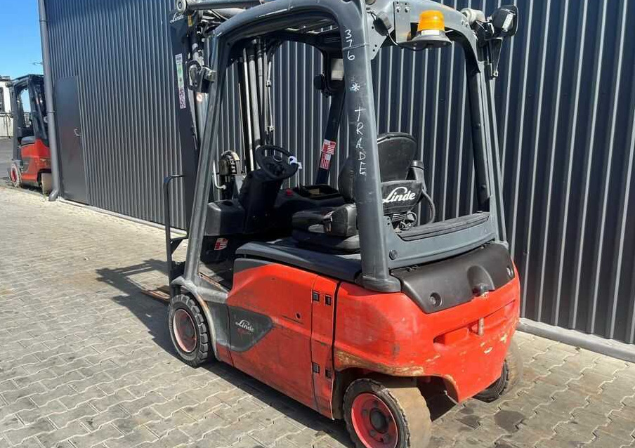 Linde E16P-02 - Elektromos targonca: 3 kép. Linde E16P-02 - Elektromos targonca: 3 kép.