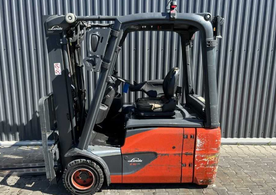 Linde E18-02 - Elektromos targonca: 2 kép. Linde E18-02 - Elektromos targonca: 2 kép.