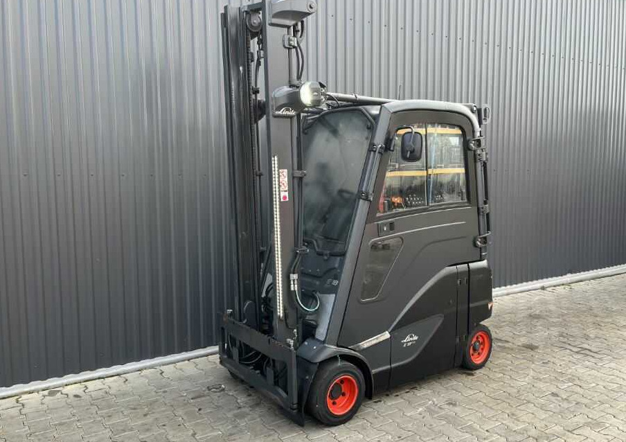 Linde E18PH-02 - Elektromos targonca: 1 kép. Linde E18PH-02 - Elektromos targonca: 1 kép.