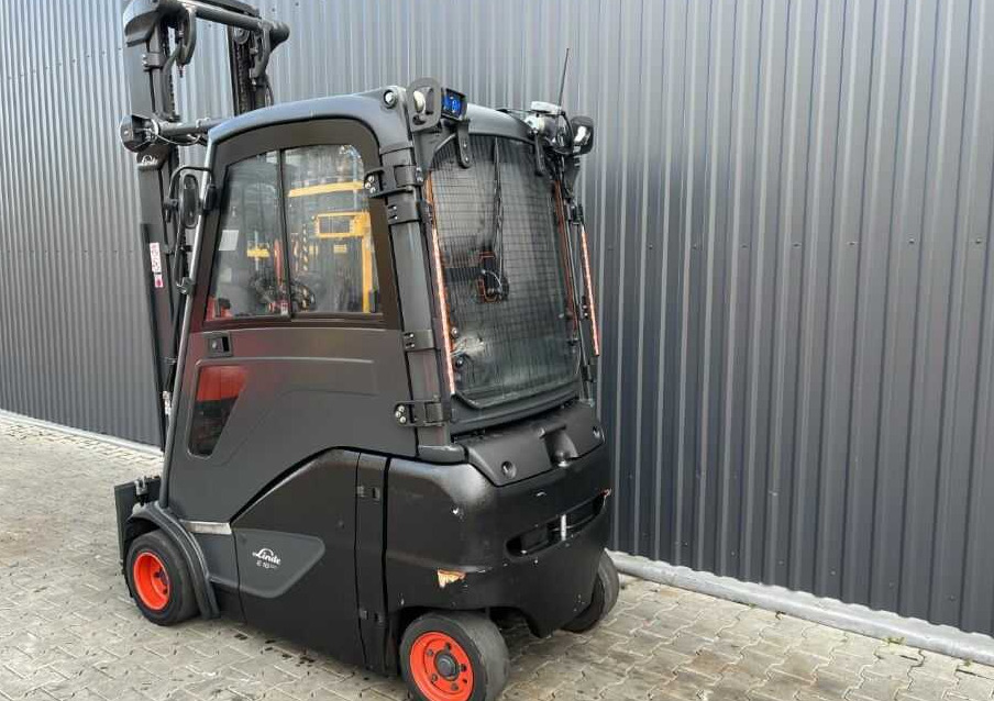 Linde E18PH-02 - Elektromos targonca: 3 kép. Linde E18PH-02 - Elektromos targonca: 3 kép.