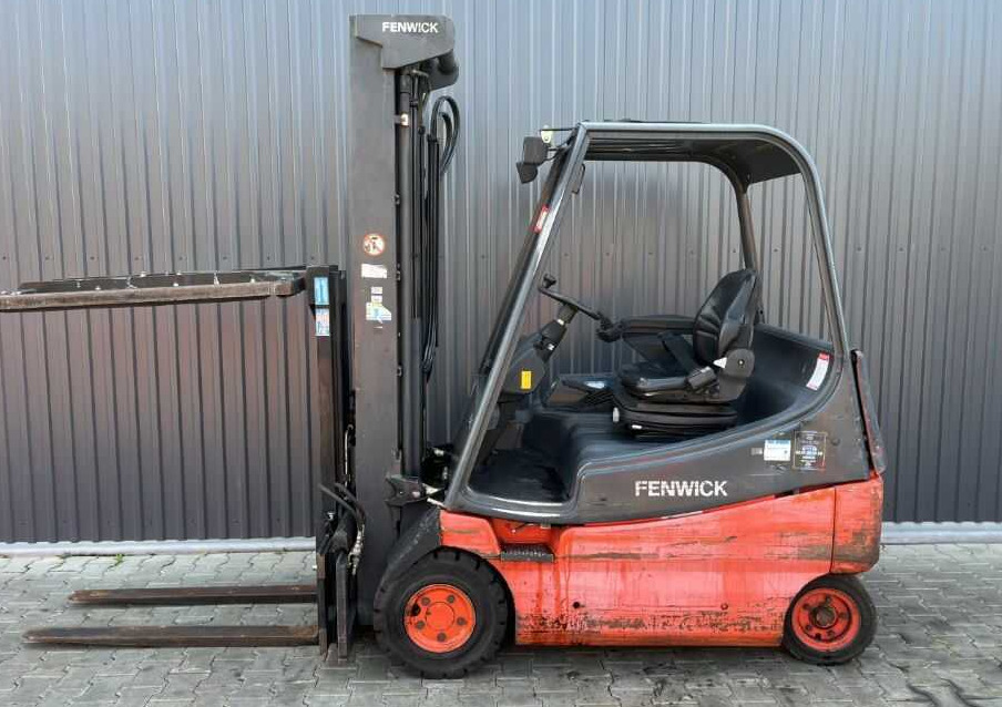 Linde E20-02 - Elektromos targonca: 2 kép. Linde E20-02 - Elektromos targonca: 2 kép.