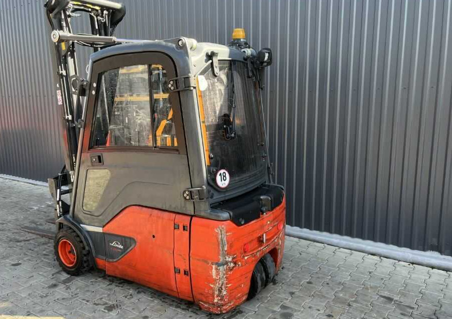 Linde E20L-02 - Elektromos targonca: 3 kép. Linde E20L-02 - Elektromos targonca: 3 kép.