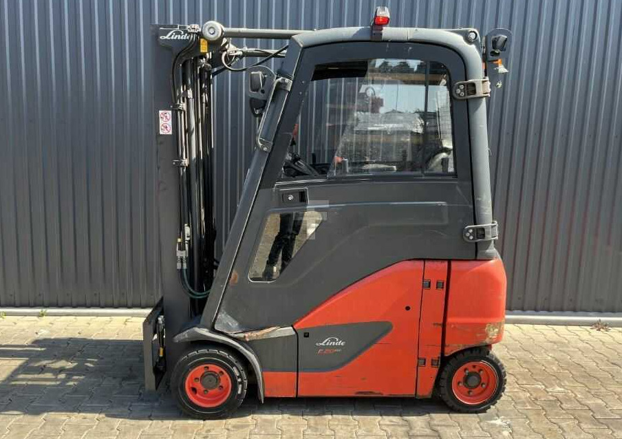 Linde E20PH-02 - Elektromos targonca: 2 kép. Linde E20PH-02 - Elektromos targonca: 2 kép.