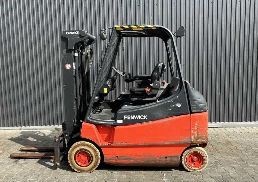 Linde E25 - Elektromos targonca: 2 kép. Linde E25 - Elektromos targonca: 2 kép.