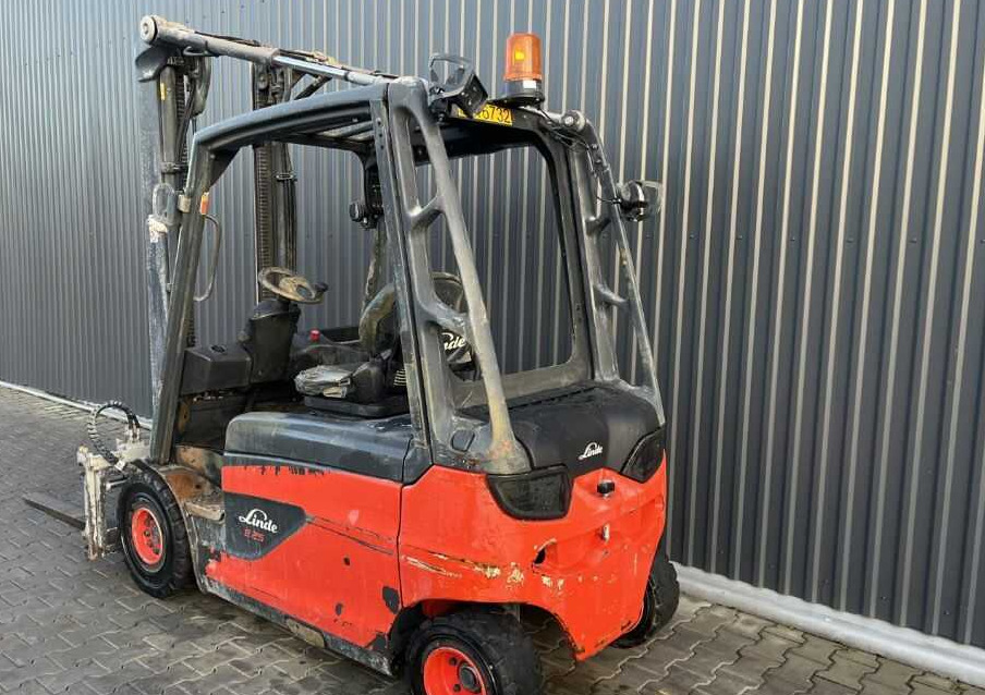 Linde E25L-01 - Elektromos targonca: 5 kép. Linde E25L-01 - Elektromos targonca: 5 kép.