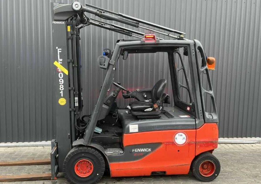 Linde E25L-01 - Elektromos targonca: 2 kép. Linde E25L-01 - Elektromos targonca: 2 kép.