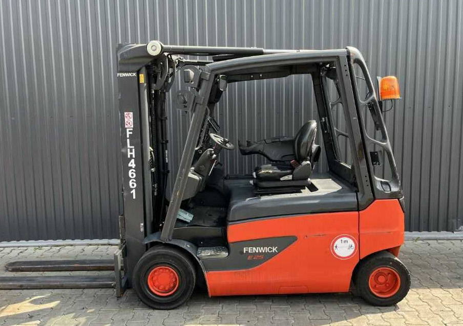 Linde E25L-02 - Elektromos targonca: 2 kép. Linde E25L-02 - Elektromos targonca: 2 kép.