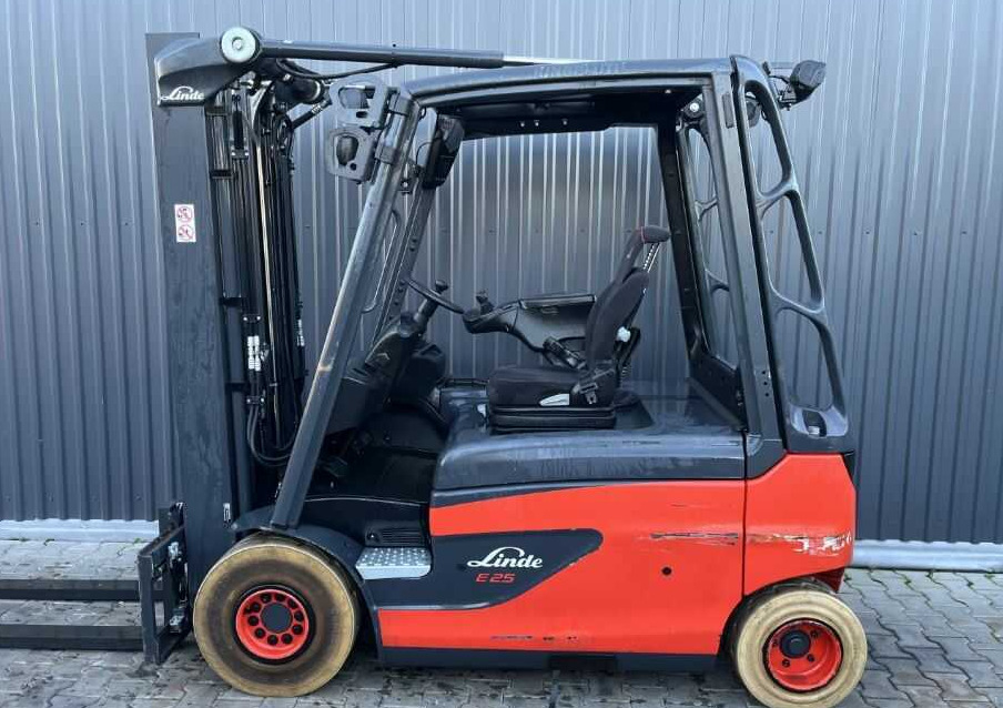 Linde E25L-02 - Elektromos targonca: 2 kép. Linde E25L-02 - Elektromos targonca: 2 kép.