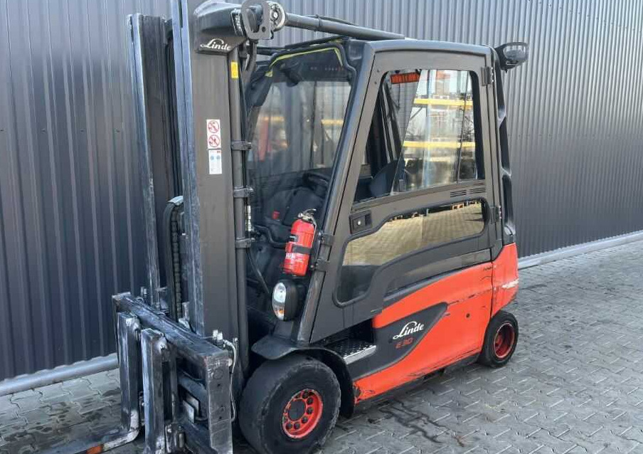 Linde E30L-01 - Elektromos targonca: 1 kép. Linde E30L-01 - Elektromos targonca: 1 kép.