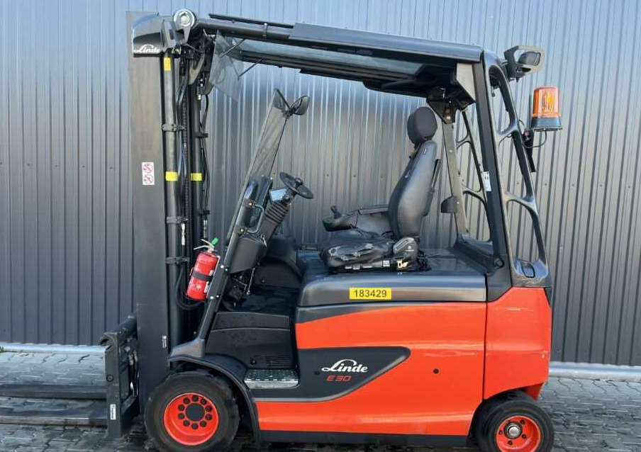 Linde E30RHL/600 - Elektromos targonca: 2 kép. Linde E30RHL/600 - Elektromos targonca: 2 kép.