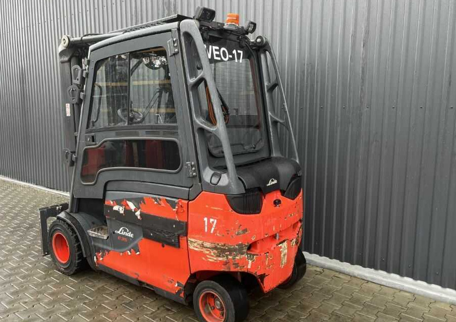 Linde E35HL-01 - Elektromos targonca: 3 kép. Linde E35HL-01 - Elektromos targonca: 3 kép.