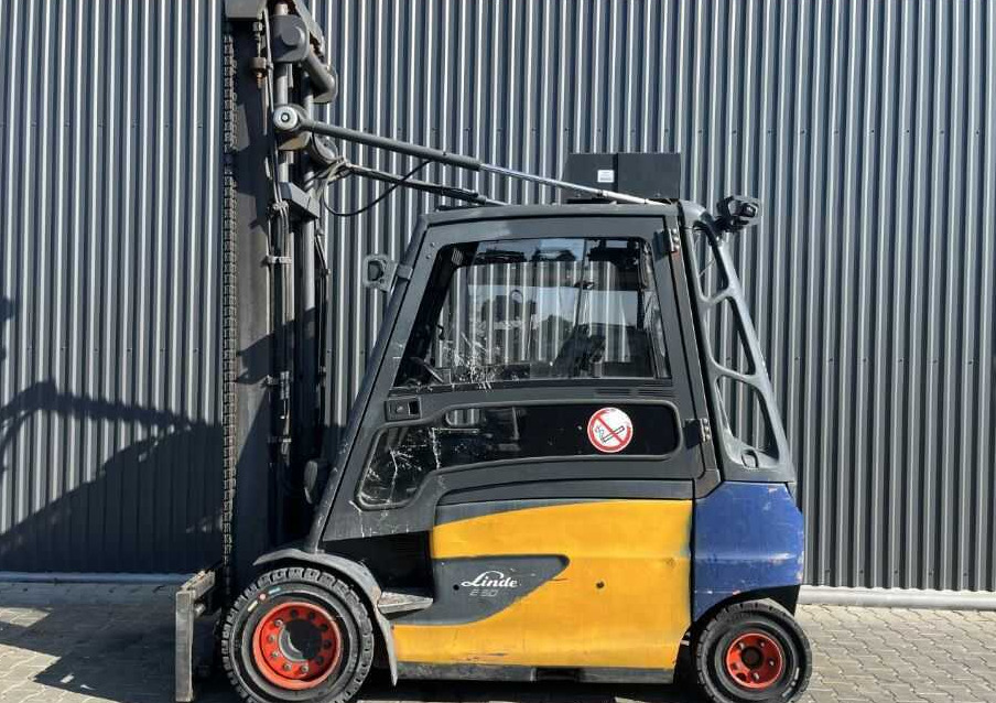 Linde E50HL-01/600 - Elektromos targonca: 2 kép. Linde E50HL-01/600 - Elektromos targonca: 2 kép.