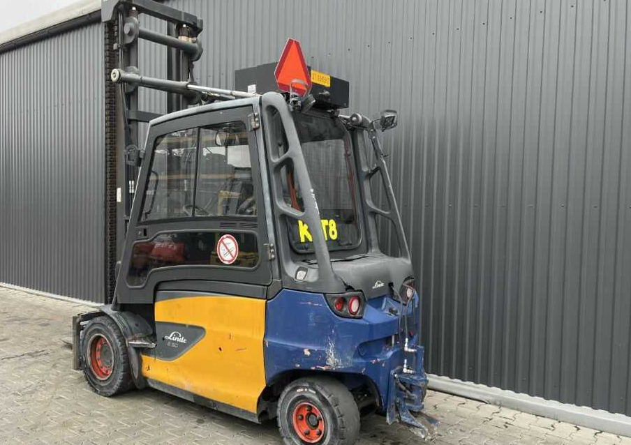 Linde E50HL-01/600 - Elektromos targonca: 2 kép. Linde E50HL-01/600 - Elektromos targonca: 2 kép.
