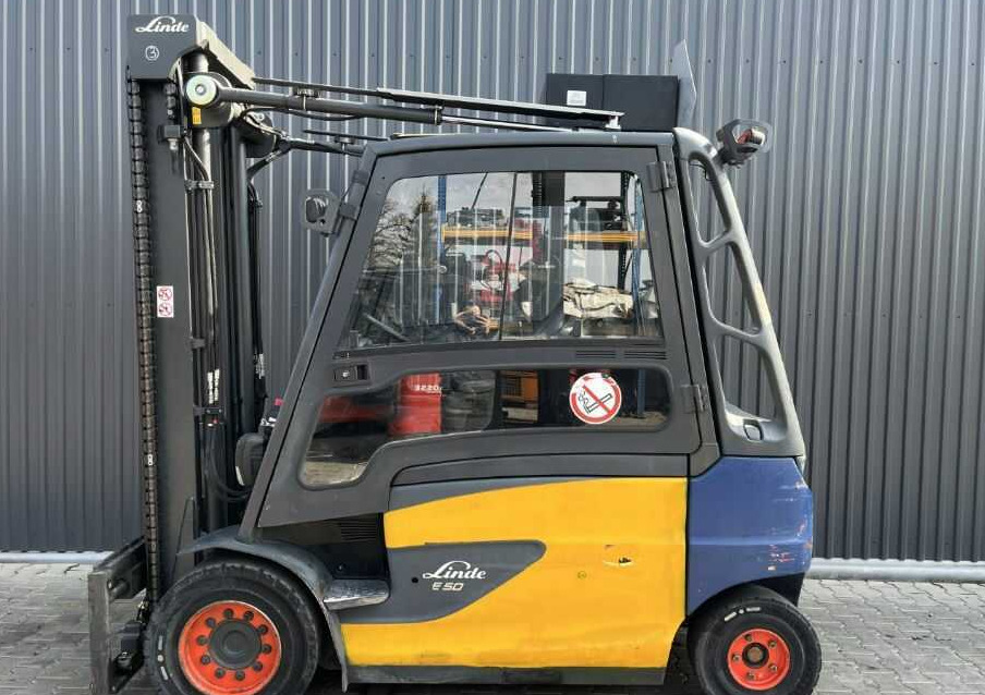 Linde E50HL-01/600 - Elektromos targonca: 2 kép. Linde E50HL-01/600 - Elektromos targonca: 2 kép.