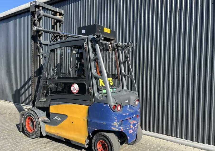 Linde E50HL-01/600 - Elektromos targonca: 3 kép. Linde E50HL-01/600 - Elektromos targonca: 3 kép.