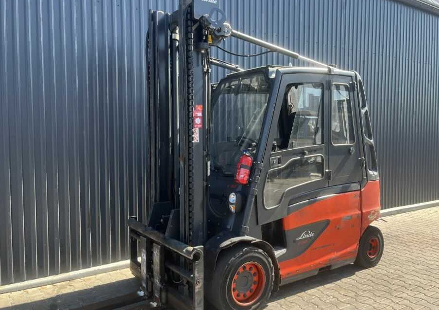 Linde E50HL-01 - Elektromos targonca: 1 kép. Linde E50HL-01 - Elektromos targonca: 1 kép.