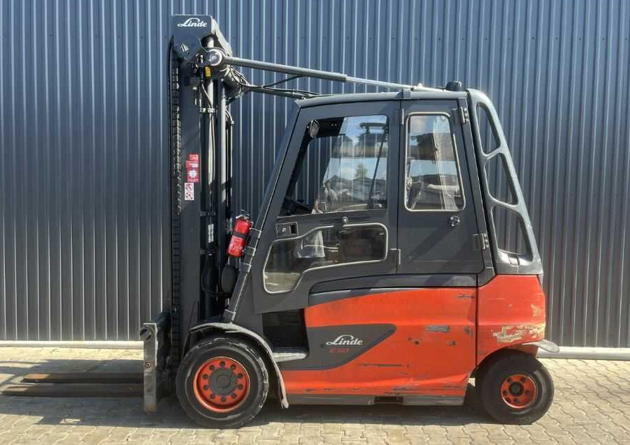 Linde E50HL-01 - Elektromos targonca: 2 kép. Linde E50HL-01 - Elektromos targonca: 2 kép.