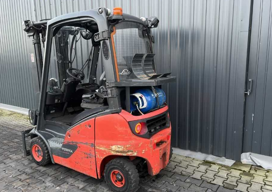 Linde H16T-01 - Gázüzemű targonca: 3 kép. Linde H16T-01 - Gázüzemű targonca: 3 kép.