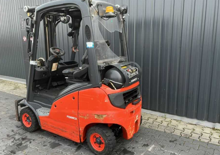 Linde H16T-01 - Gázüzemű targonca: 3 kép. Linde H16T-01 - Gázüzemű targonca: 3 kép.