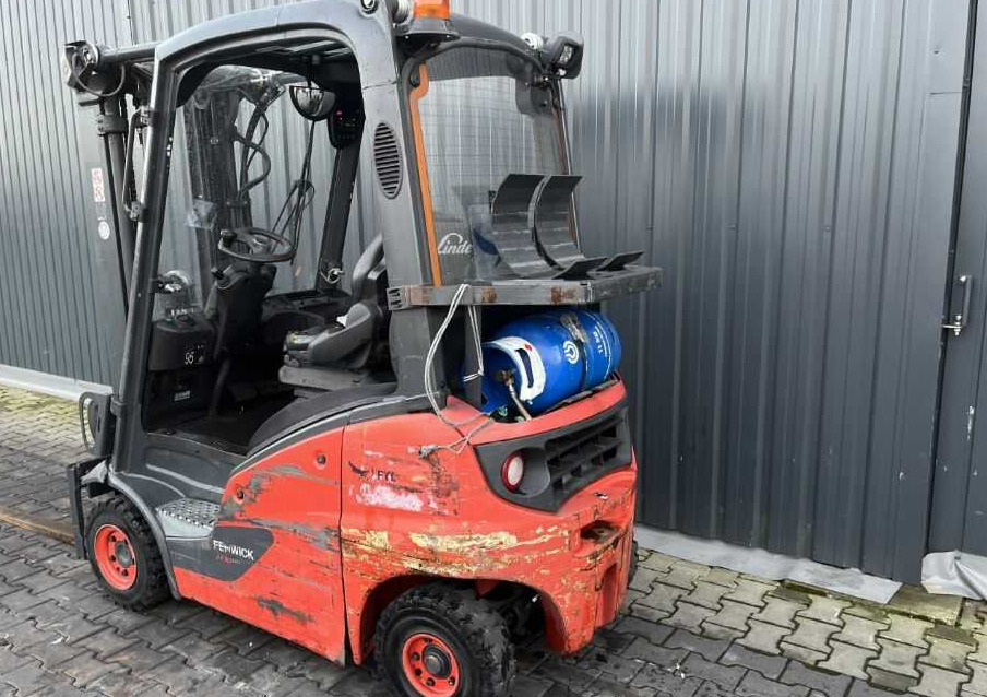 Linde H16T-01 - Gázüzemű targonca: 3 kép. Linde H16T-01 - Gázüzemű targonca: 3 kép.