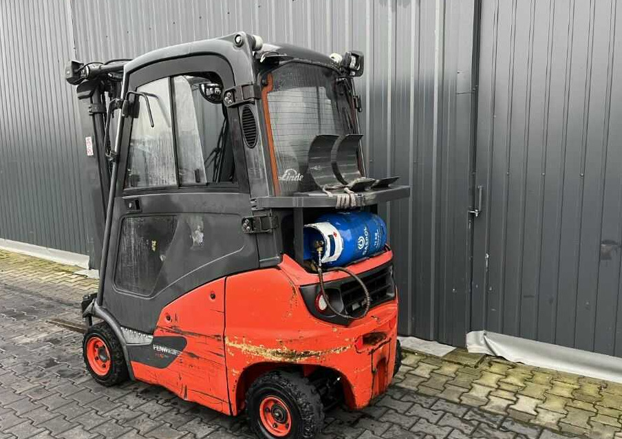Linde H16T-01 - Gázüzemű targonca: 3 kép. Linde H16T-01 - Gázüzemű targonca: 3 kép.