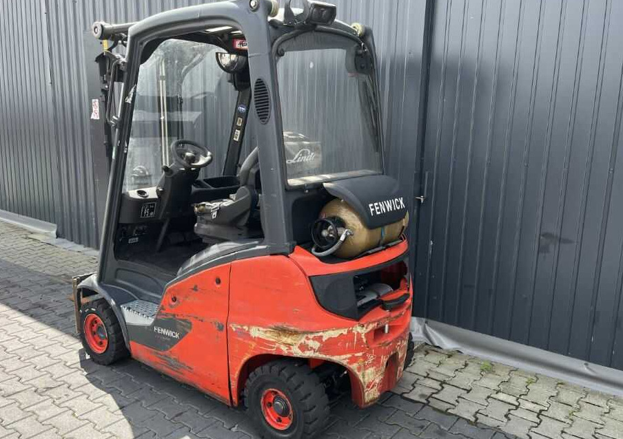 Linde H16T-01 - Gázüzemű targonca: 3 kép. Linde H16T-01 - Gázüzemű targonca: 3 kép.
