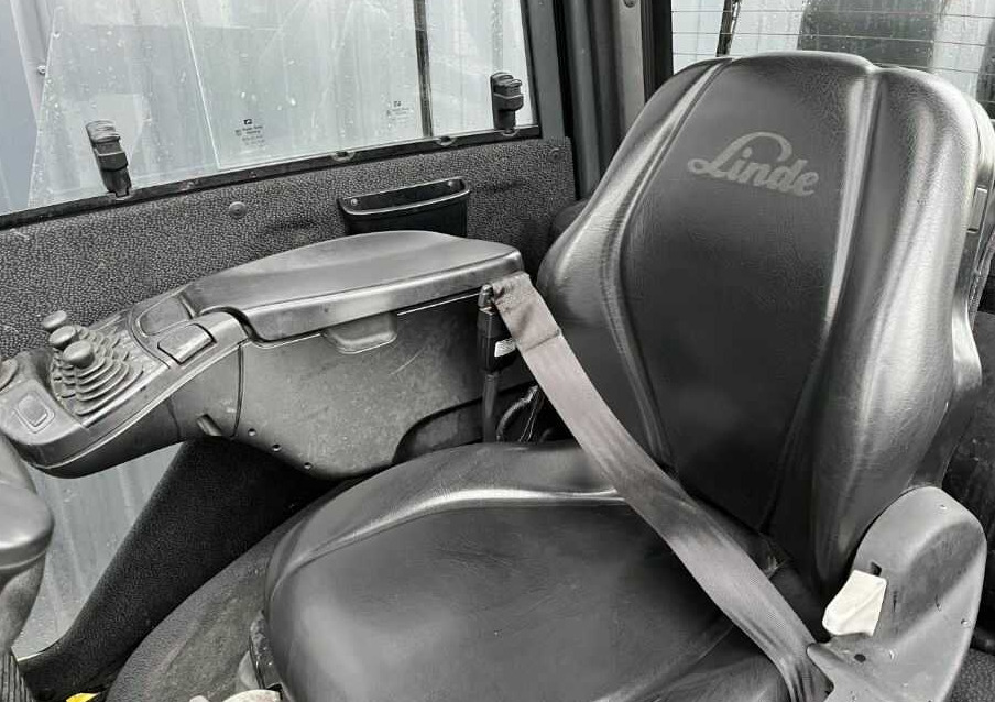 Gázüzemű targonca Linde H16T-01: 6 kép. Gázüzemű targonca Linde H16T-01: 6 kép.