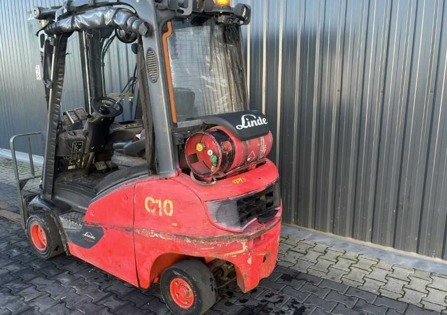 Linde H20T-01 - Gázüzemű targonca: 3 kép. Linde H20T-01 - Gázüzemű targonca: 3 kép.