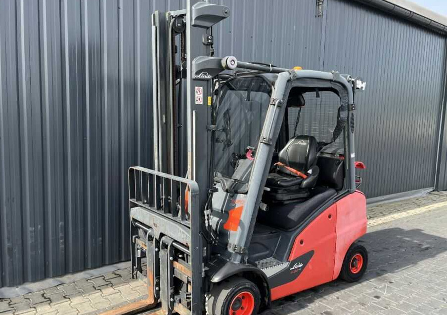 Linde H20T-01 - Gázüzemű targonca: 1 kép. Linde H20T-01 - Gázüzemű targonca: 1 kép.