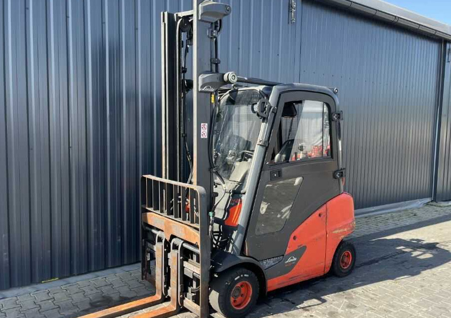 Linde H20T-01 - Gázüzemű targonca: 1 kép. Linde H20T-01 - Gázüzemű targonca: 1 kép.