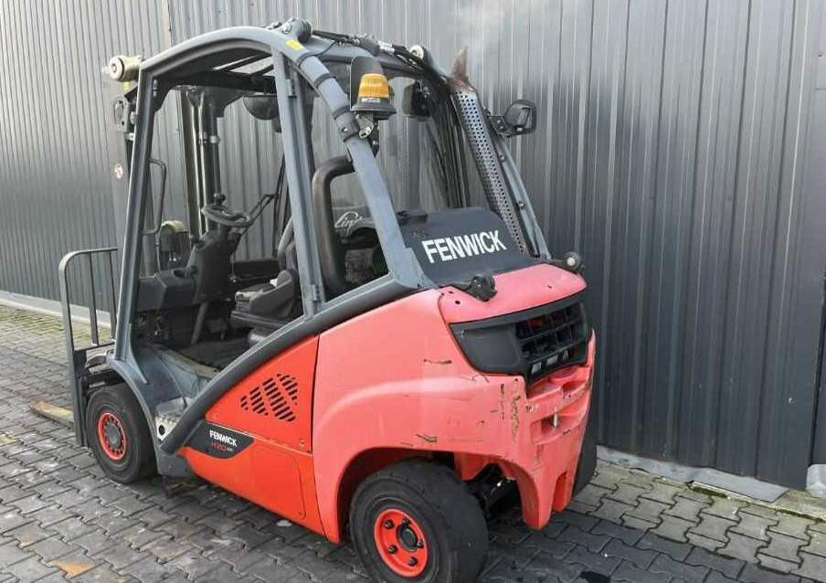 Linde H20T-02/600 - Gázüzemű targonca: 3 kép. Linde H20T-02/600 - Gázüzemű targonca: 3 kép.